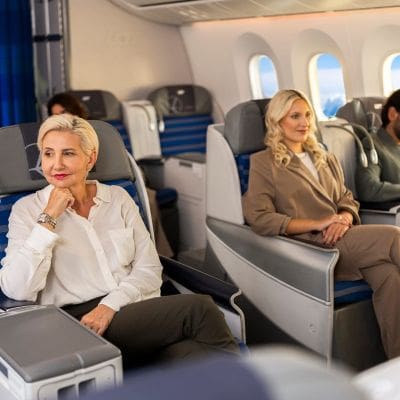 Komfort, punktualność i wyjątkowa obsługa na pokładzie LOT Polish Airlines