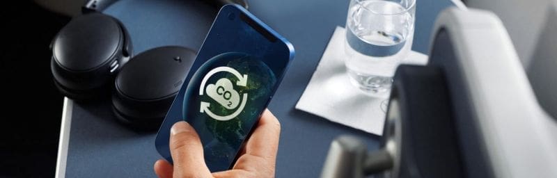 Jak pasażerowie mogą zmniejszyć emisje CO₂ z lotów