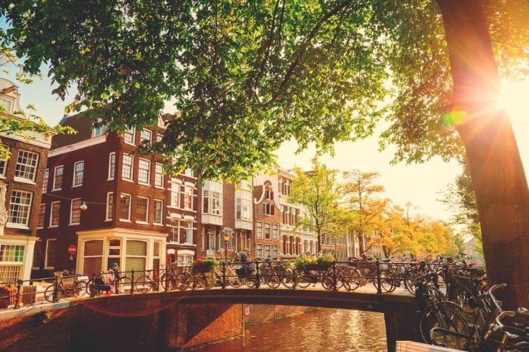 Dzisiejsza oferta LOT: Amsterdam w promocji
