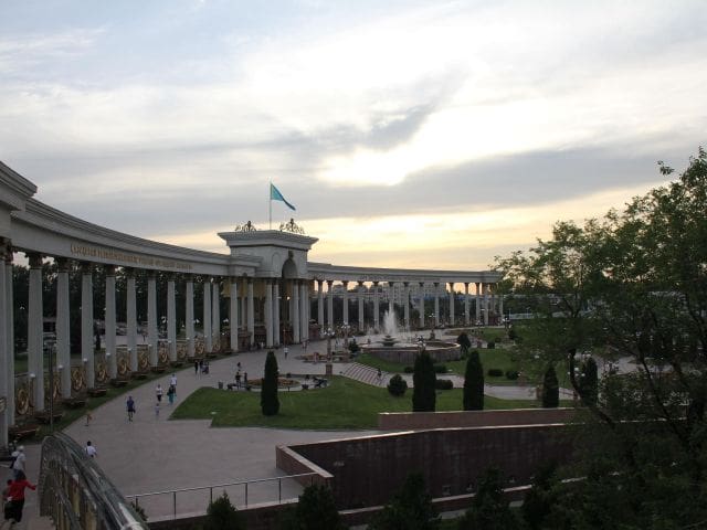 lot Warszawa Ałmaty LOT